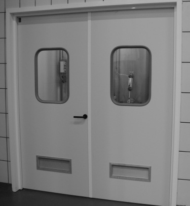 PORTA DE SERVEIS REFORÇADA